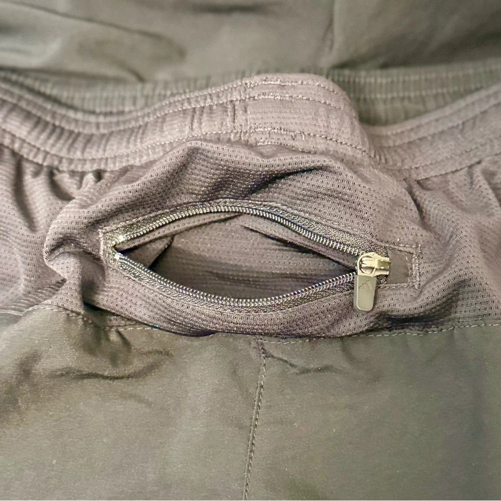 ADIDAS Women’s Climalite Running‎ Shorts Black w/Pink Stripes Size M